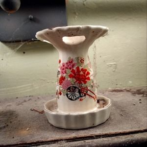 Japanese porcelain toothbrush holder